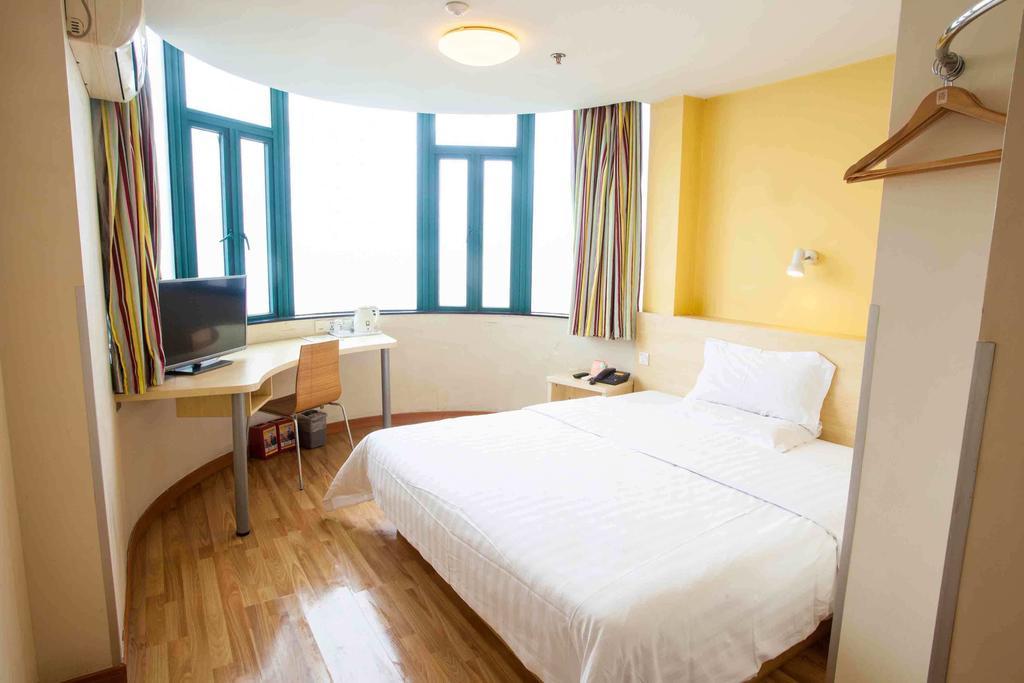 7Days Inn Wuzhou South Railway Station Cangwu Bilik gambar